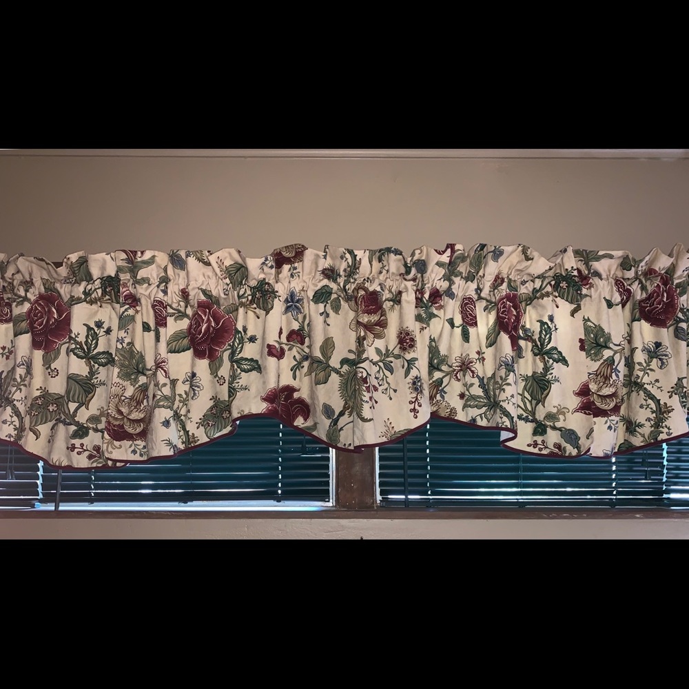 Window scalloped edge Valance set of 3